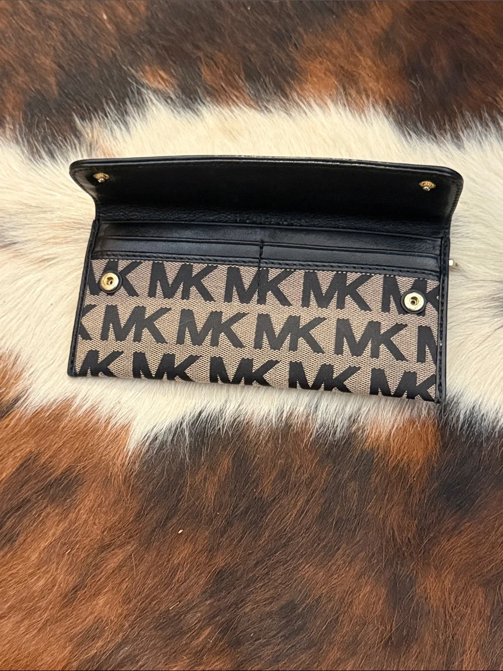 Michael Kors Austin Flat Continental Wallet
